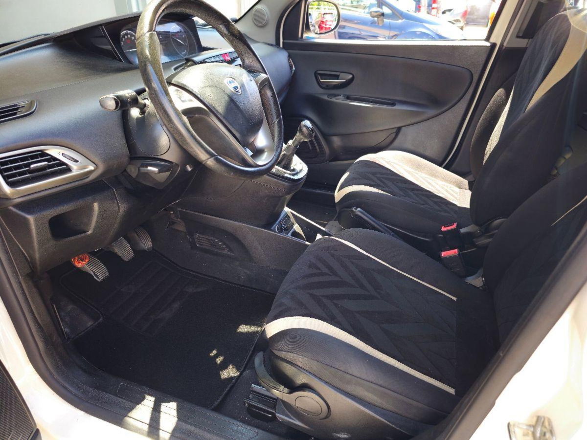Lancia Ypsilon 1.3 MJT 16V 95 CV 5 porte S&S Platinum (15)