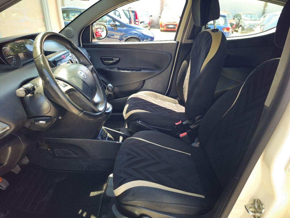 Lancia Ypsilon 1.3 MJT 16V 95 CV 5 porte S&S Platinum (16)