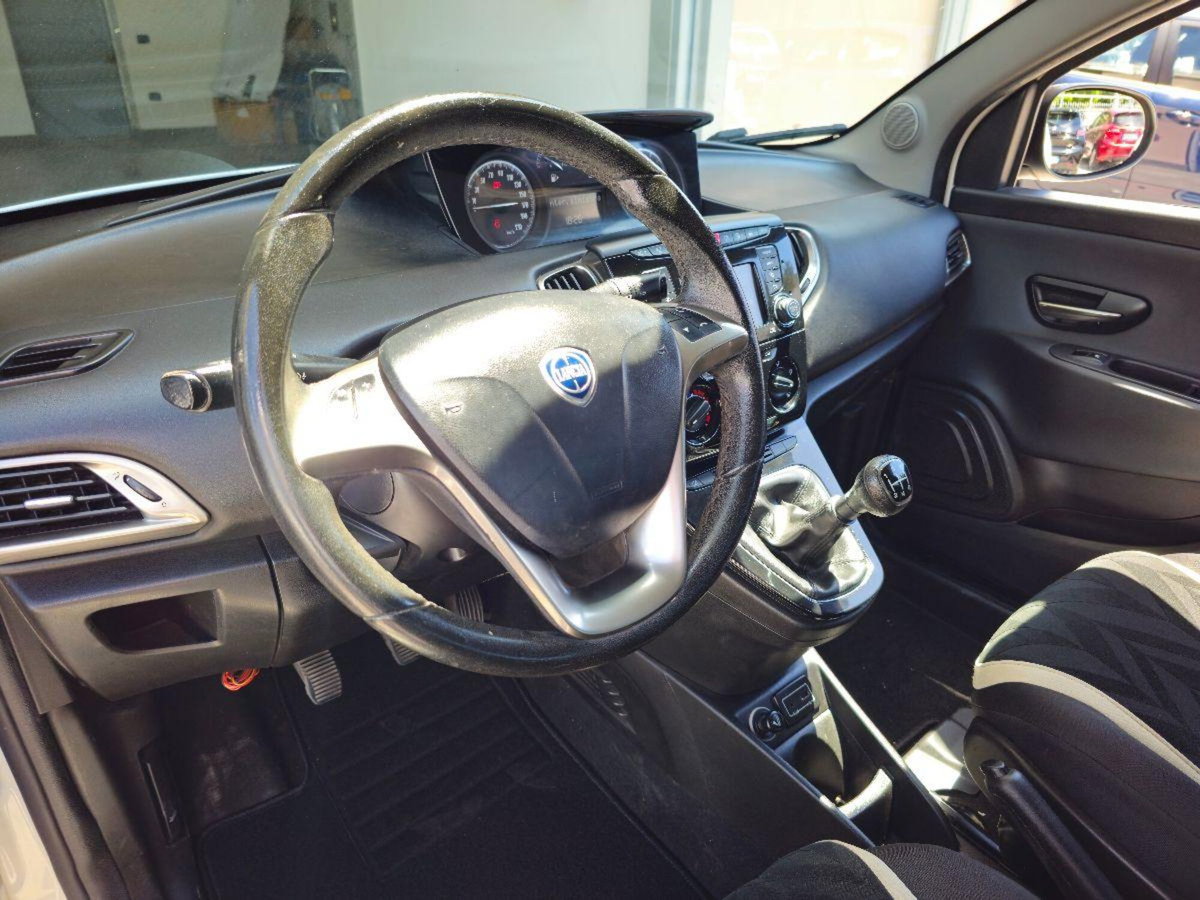 Lancia Ypsilon 1.3 MJT 16V 95 CV 5 porte S&S Platinum (18)