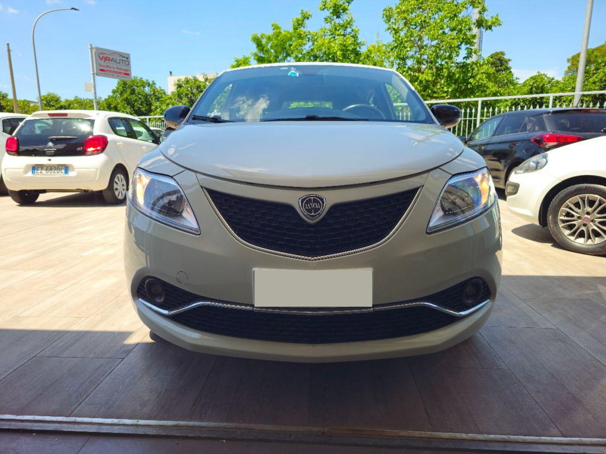 Lancia Ypsilon 1.3 MJT 16V 95 CV 5 porte S&S Platinum (2)