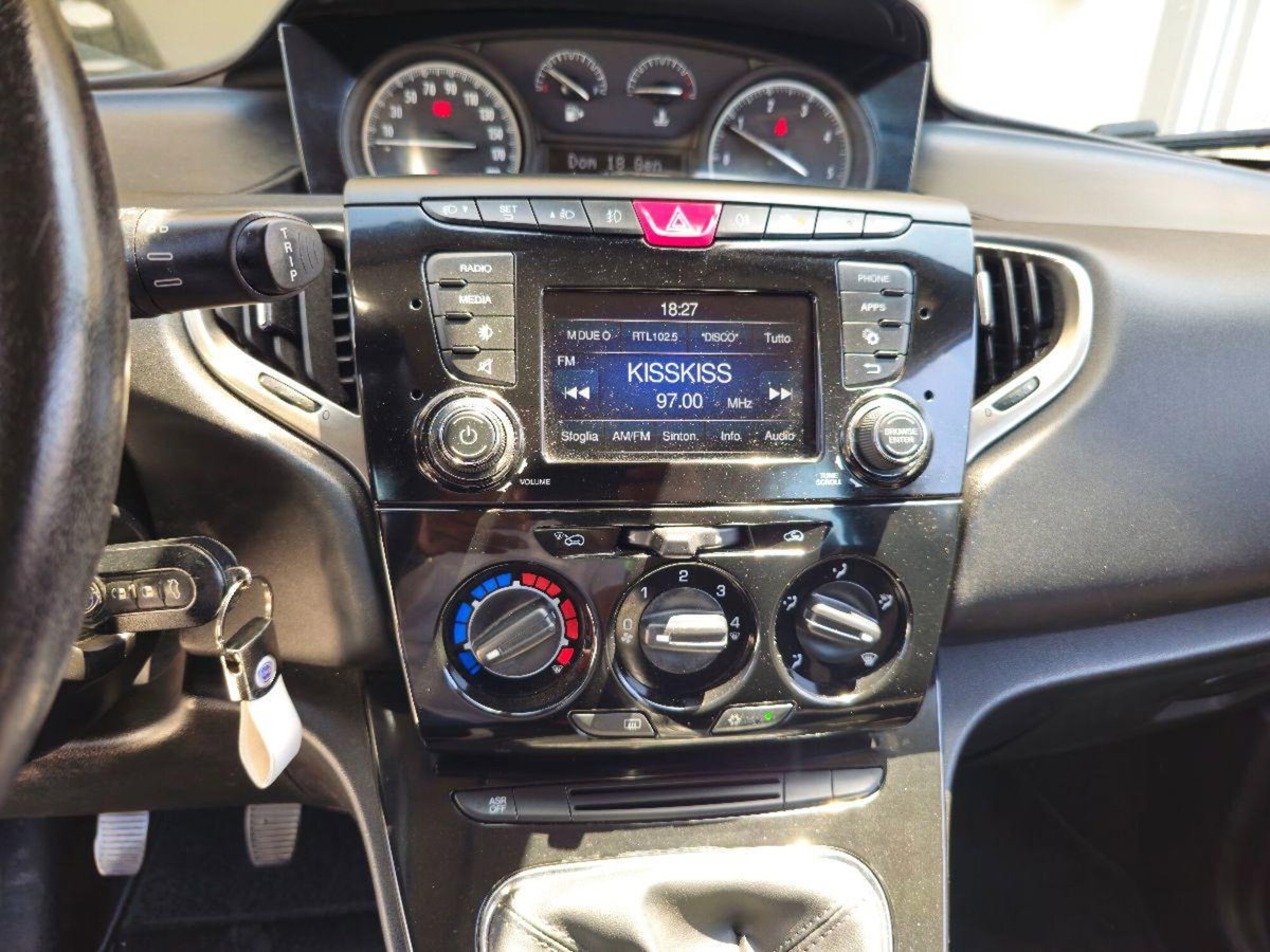 Lancia Ypsilon 1.3 MJT 16V 95 CV 5 porte S&S Platinum (20)