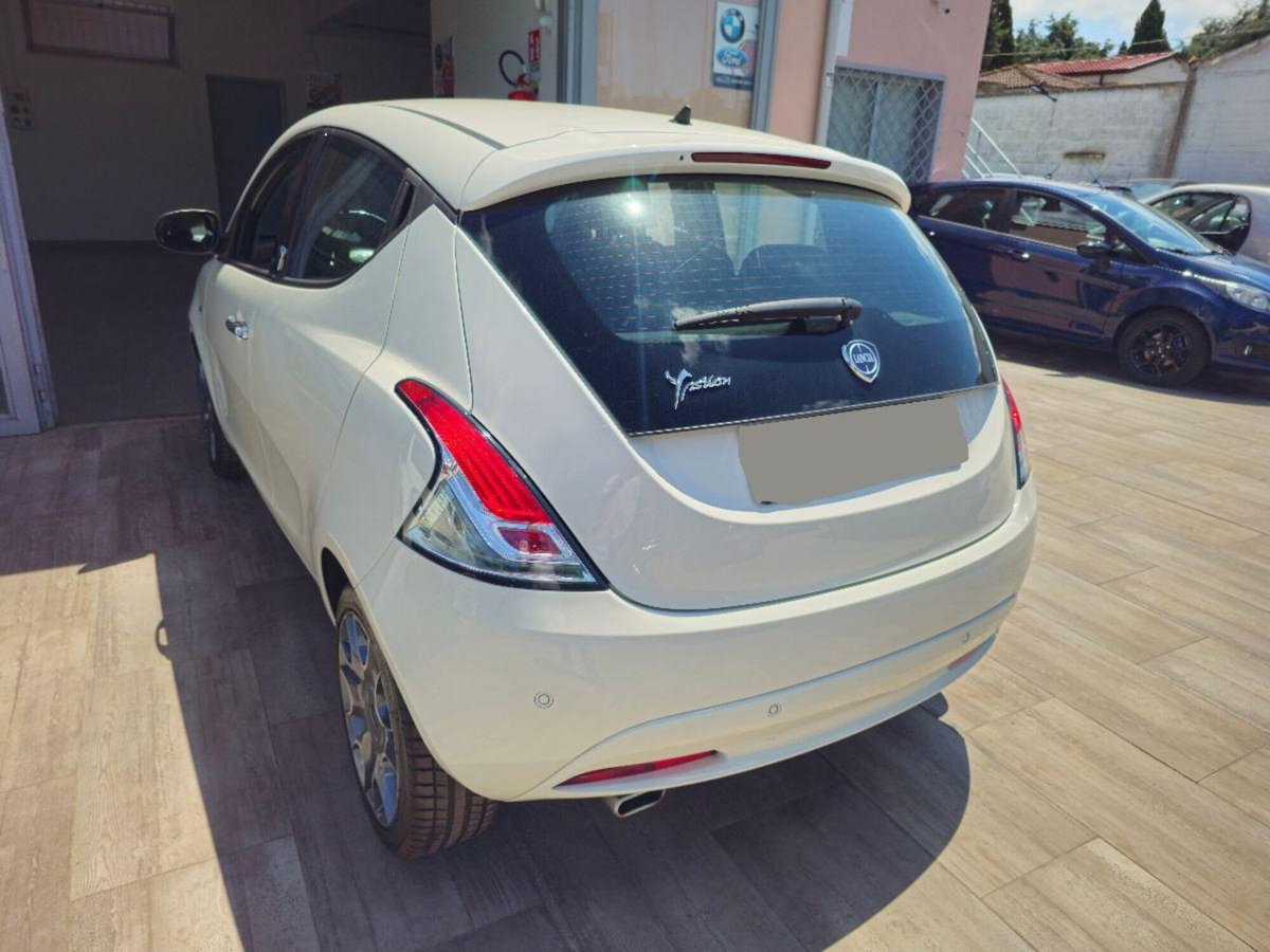 Lancia Ypsilon 1.3 MJT 16V 95 CV 5 porte S&S Platinum (4)