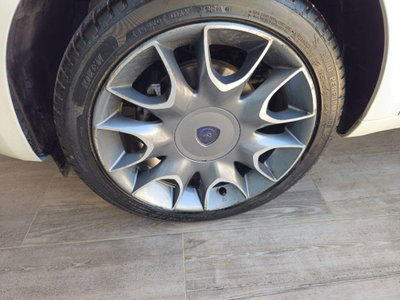 Lancia Ypsilon 1.3 MJT 16V 95 CV 5 porte S&S Platinum (5)