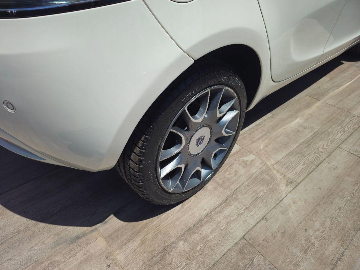 Lancia Ypsilon 1.3 MJT 16V 95 CV 5 porte S&S Platinum (8)