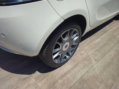 Lancia Ypsilon 1.3 MJT 16V 95 CV 5 porte S&S Platinum (8)