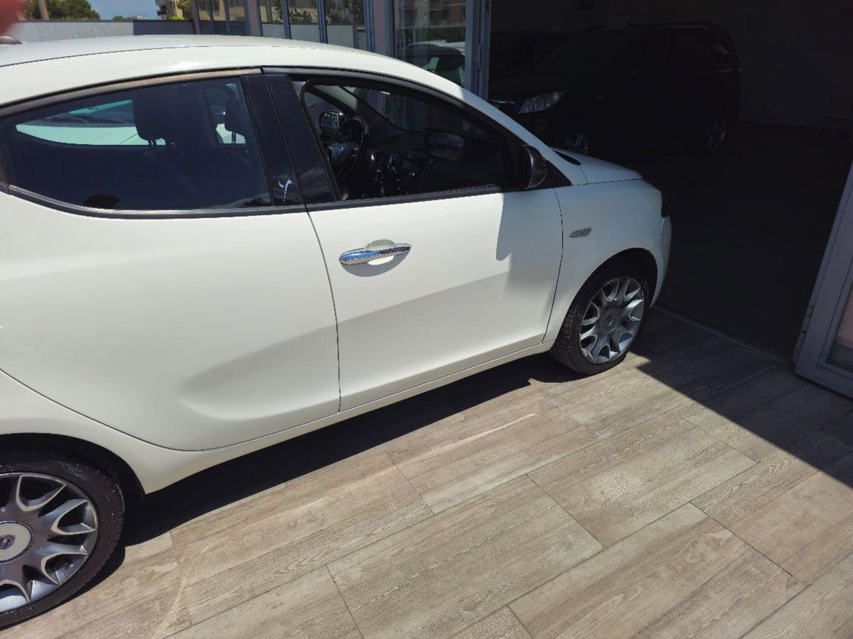 Lancia Ypsilon 1.3 MJT 16V 95 CV 5 porte S&S Platinum (9)