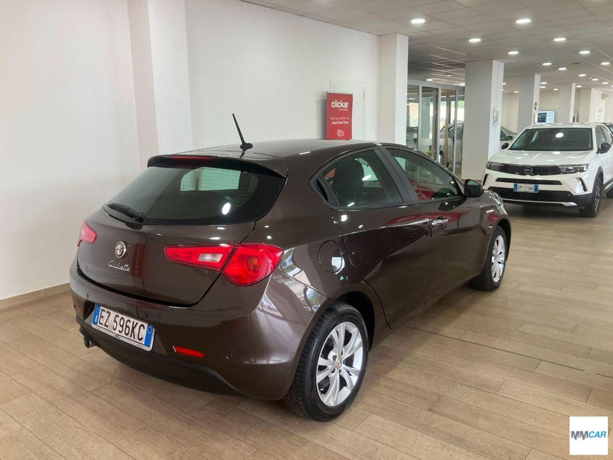 Alfa Romeo Giulietta 1.6 JTDm-2 Giulietta (3)