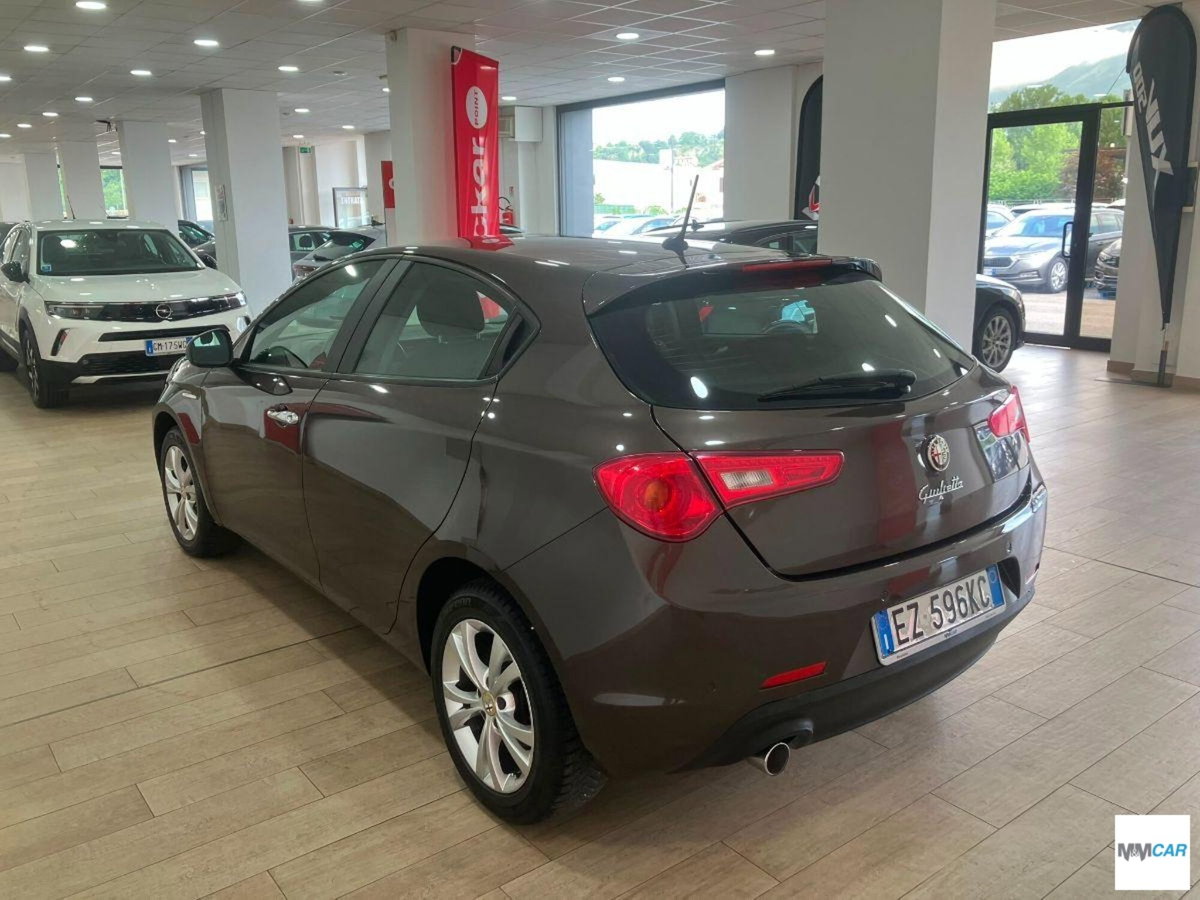 Alfa Romeo Giulietta 1.6 JTDm-2 Giulietta (4)