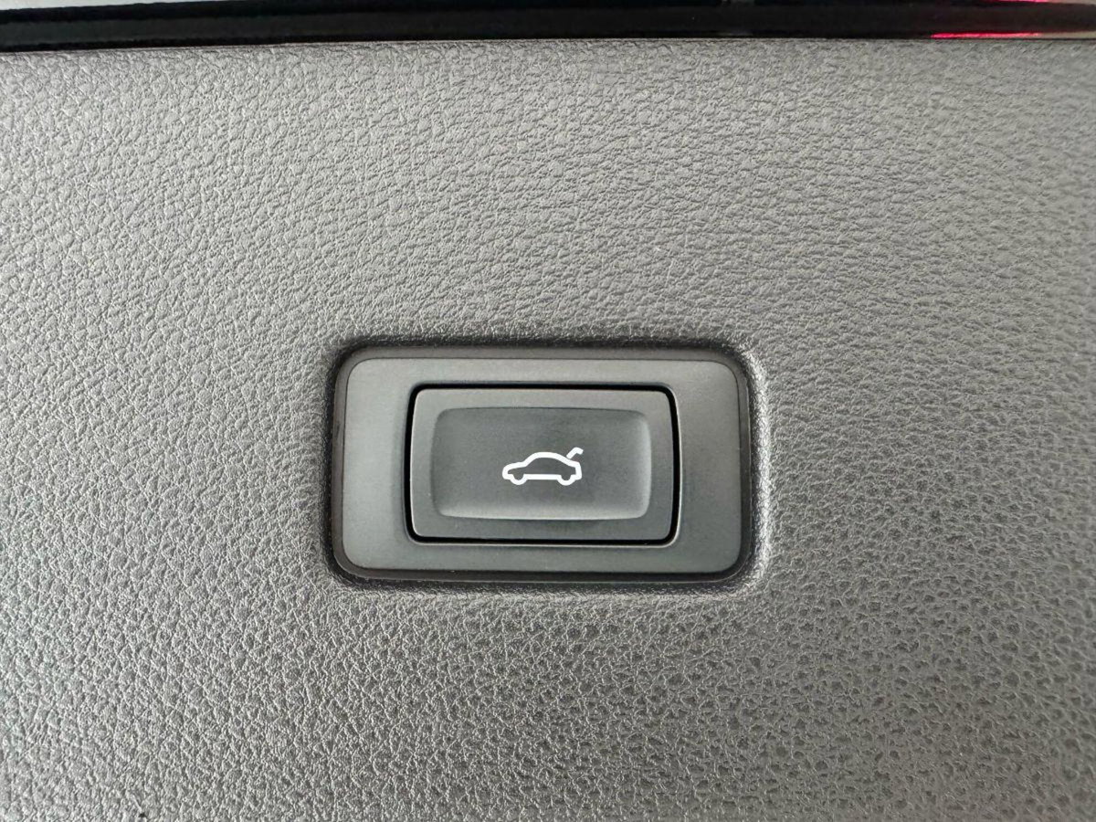 Audi Q8 Q8 55 TFSI e quattro tiptronic (8)