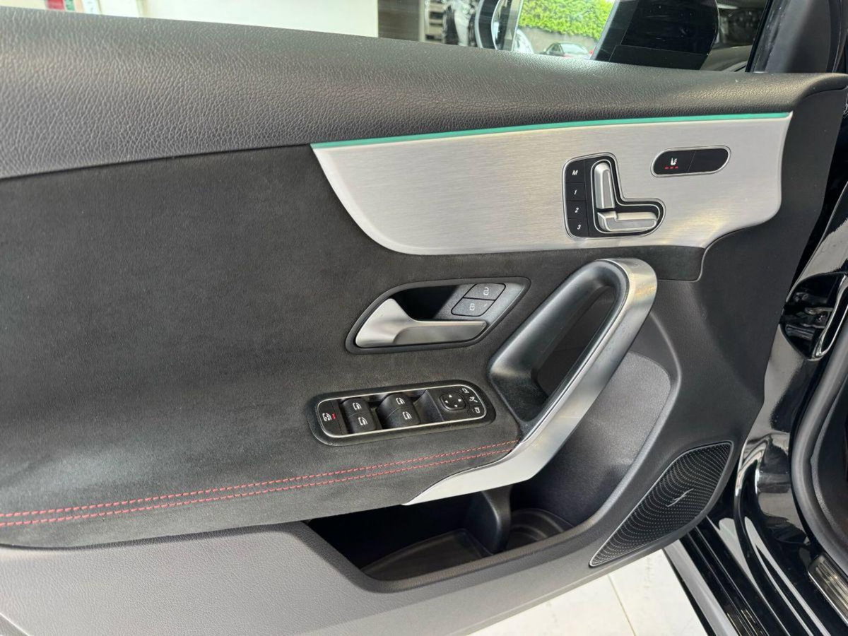 Mercedes-Benz Classe A 45 AMG 4Matic Automatic (12)