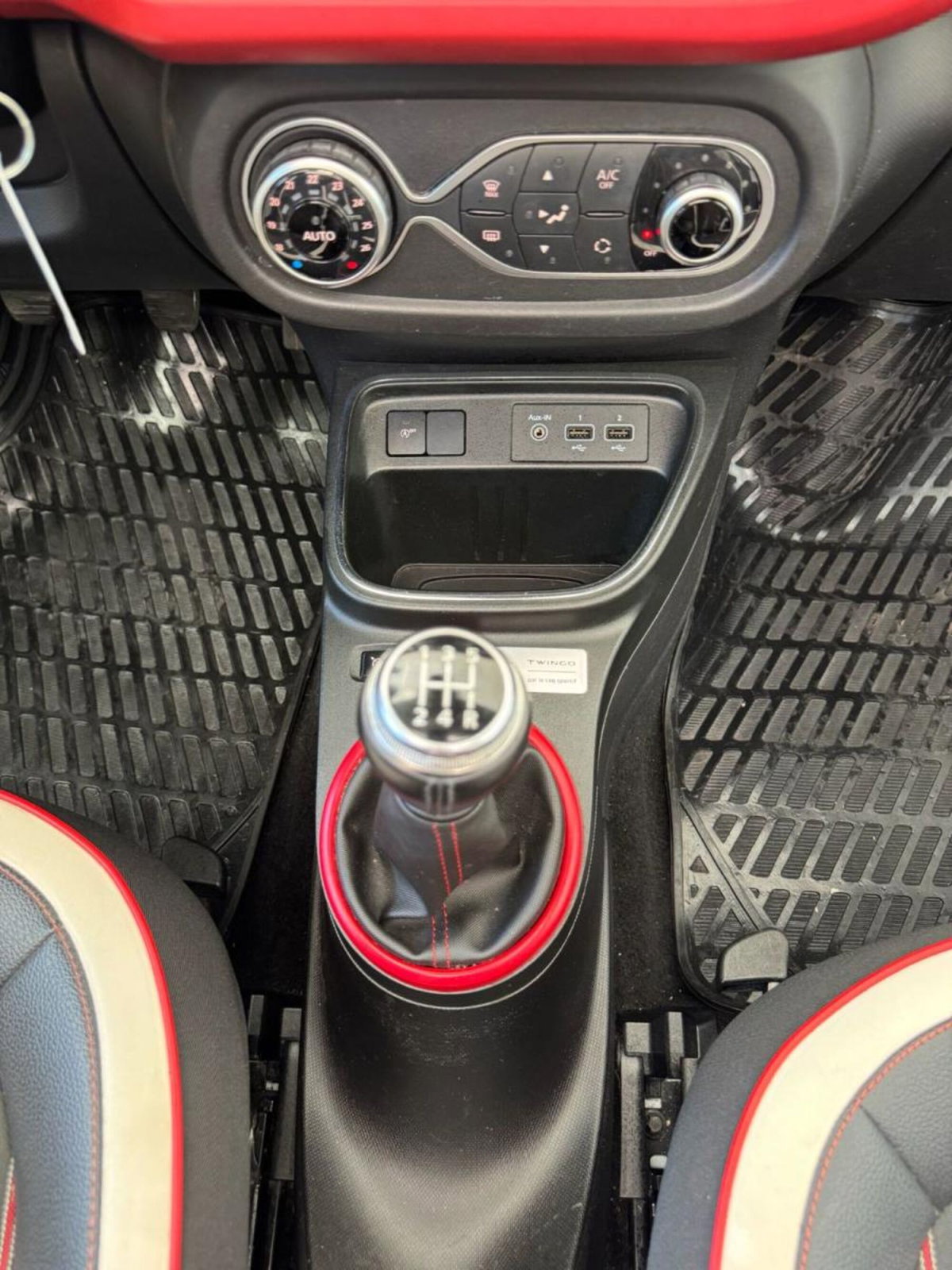 Renault Twingo SCe Life (17)