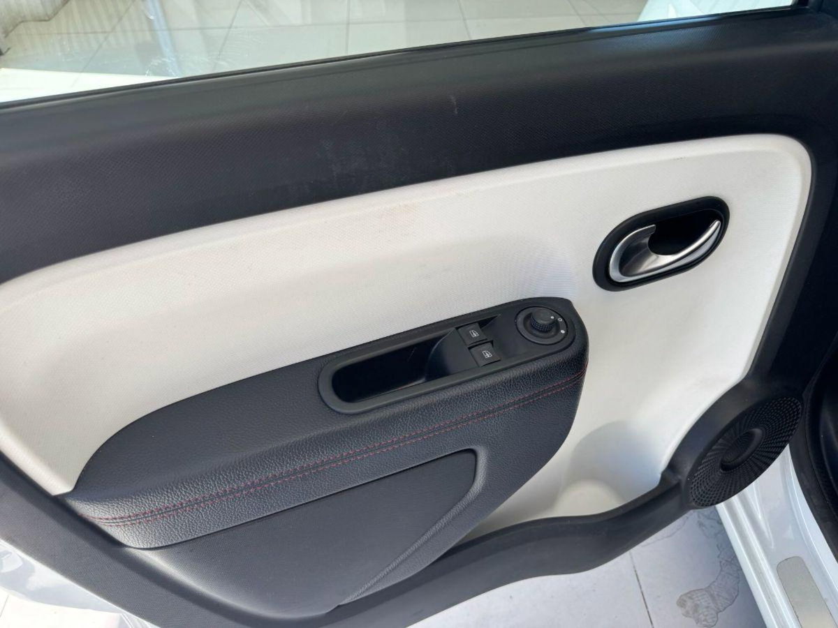 Renault Twingo SCe Life (9)