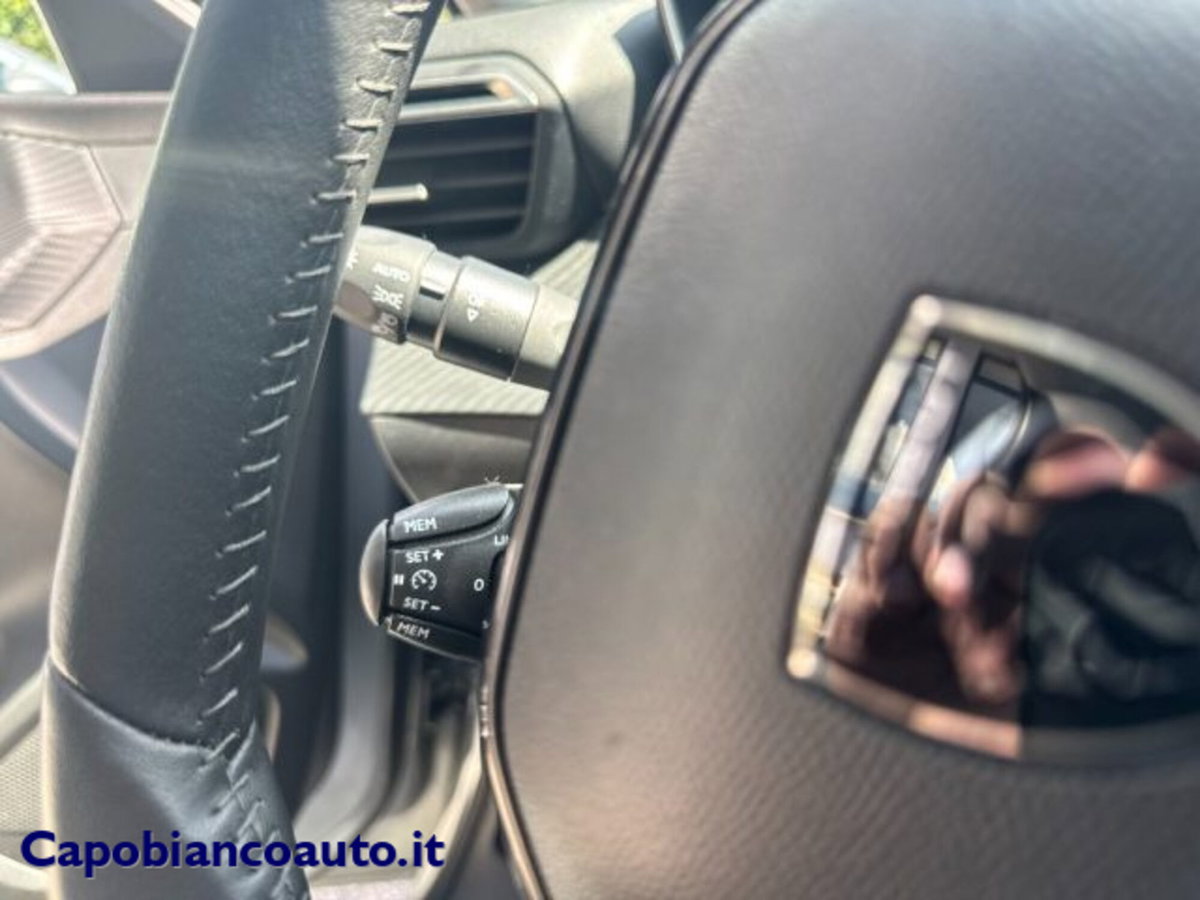 Peugeot 208 1.2 puretech Active s&s 100cv (12)