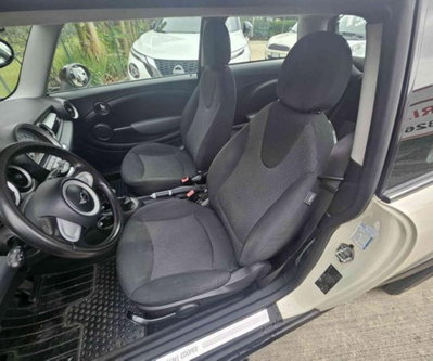 MINI Mini 1.6 16V Cooper (9)