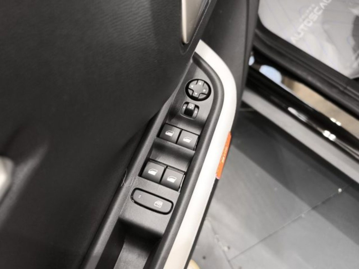 Citroen C3 1.2 puretech turbo Max 100cv s&s (8)