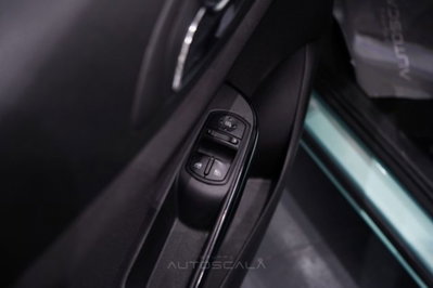 Opel Corsa 1.2 5 porte n-Joy (10)