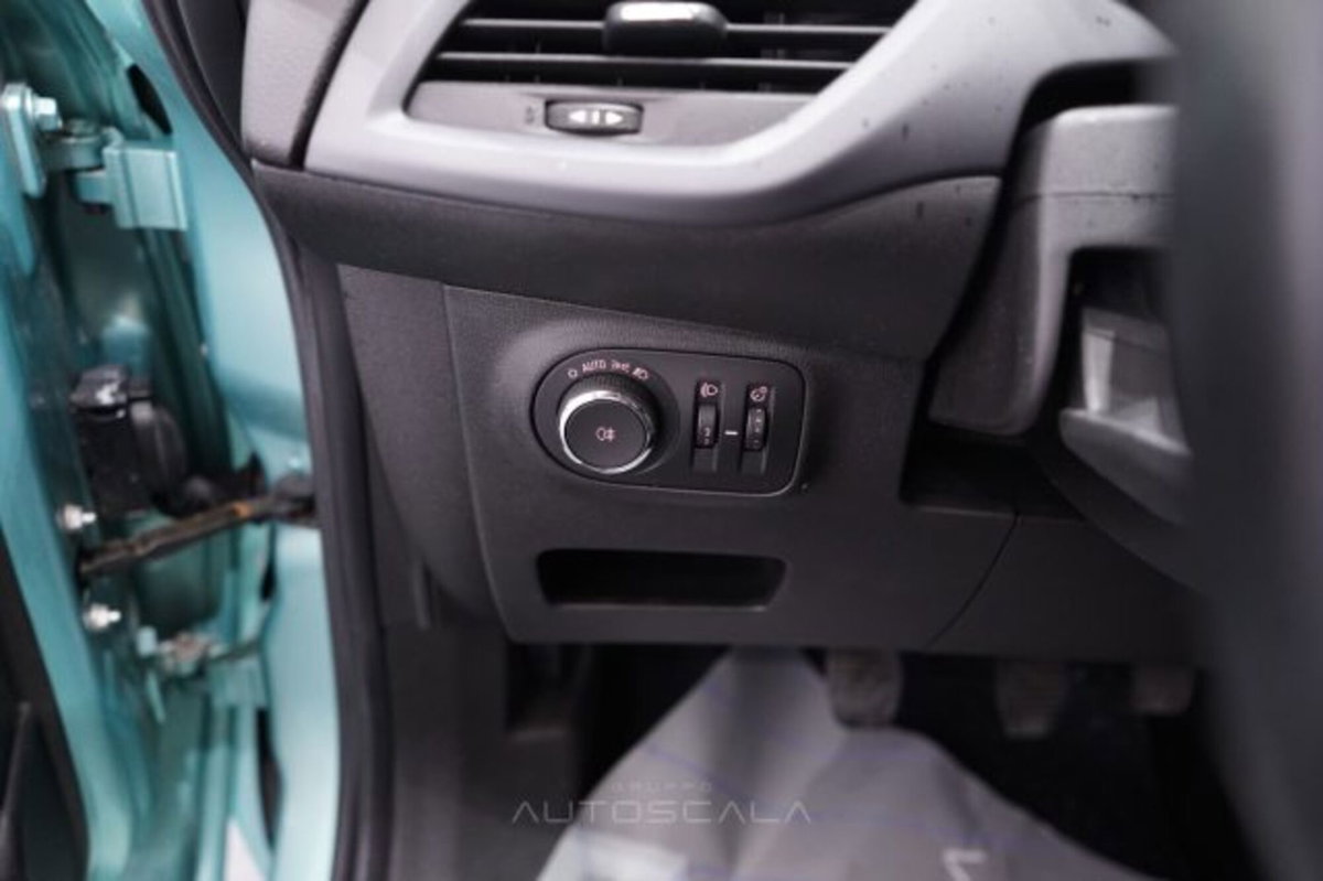 Opel Corsa 1.2 5 porte n-Joy (12)
