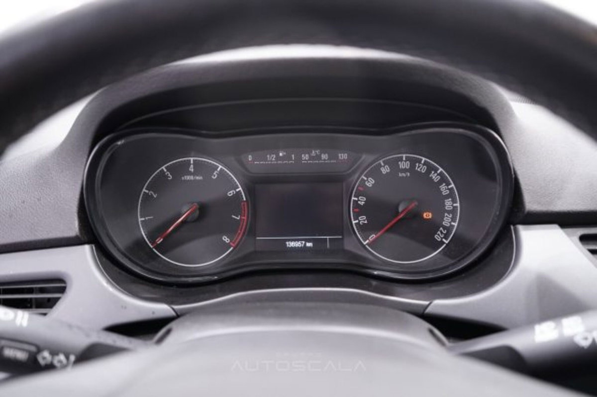 Opel Corsa 1.2 5 porte n-Joy (13)