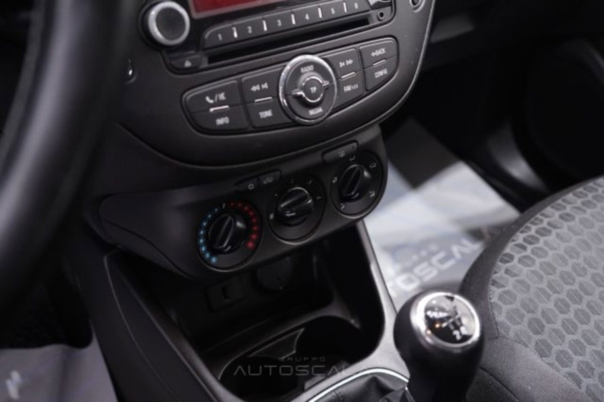 Opel Corsa 1.2 5 porte n-Joy (16)