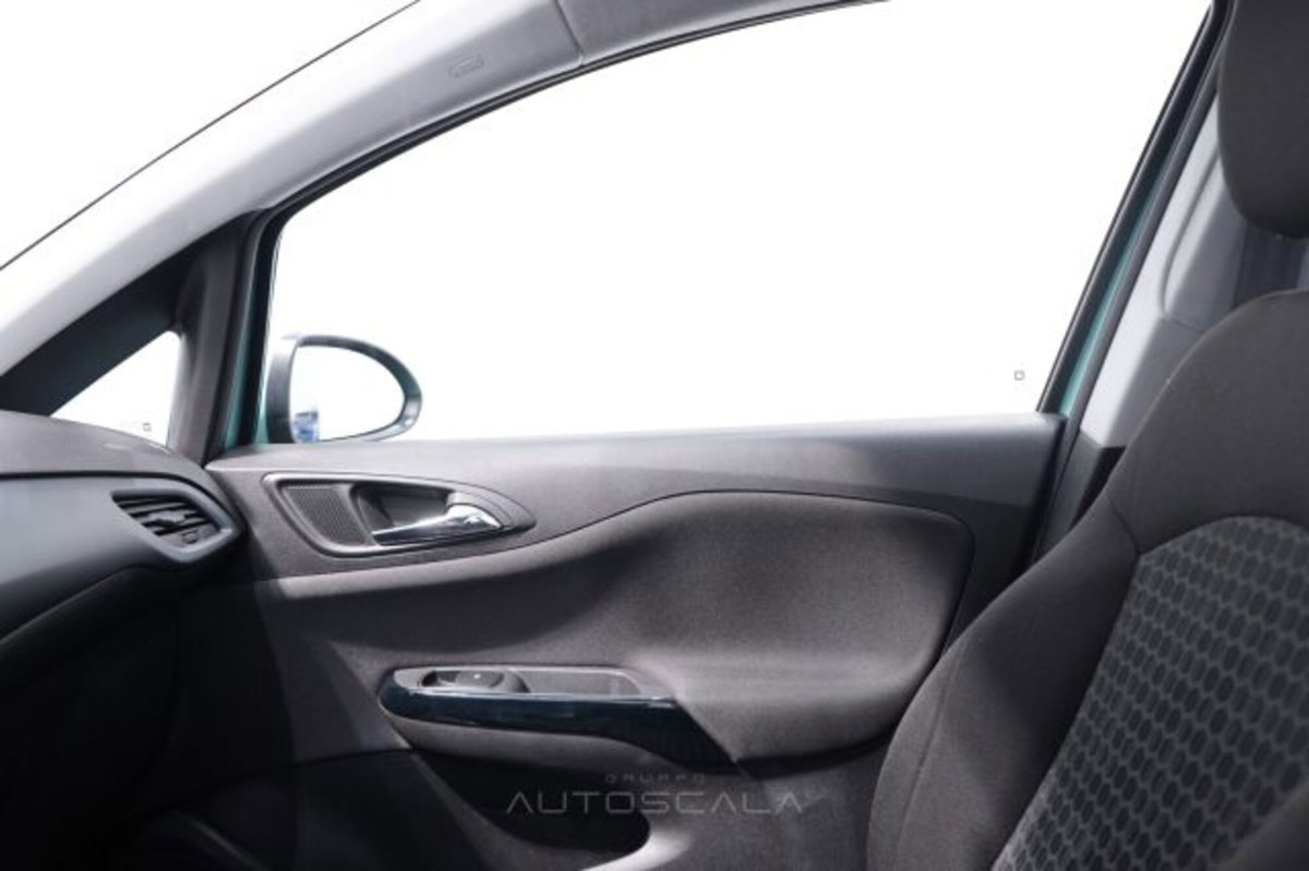 Opel Corsa 1.2 5 porte n-Joy (19)