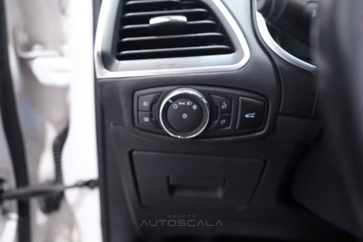 Ford Edge 2.0 TDCI 210 CV AWD Start&Stop Powershift Titanium (12)