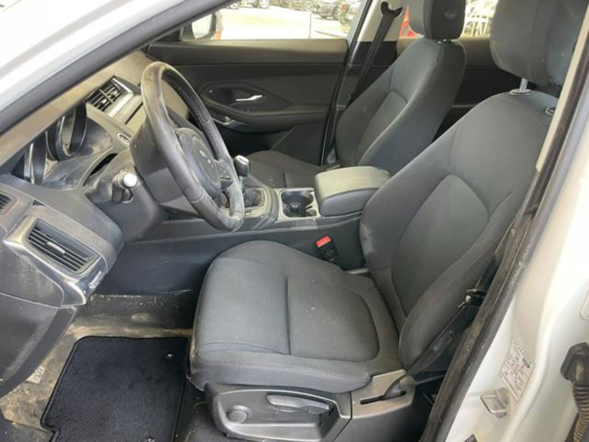 Jaguar E-Pace 2.0D 150 CV AWD (10)