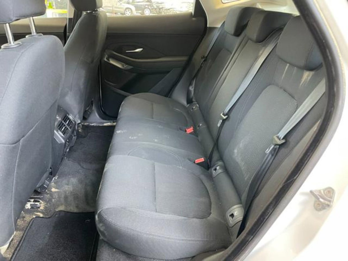 Jaguar E-Pace 2.0D 150 CV AWD (11)