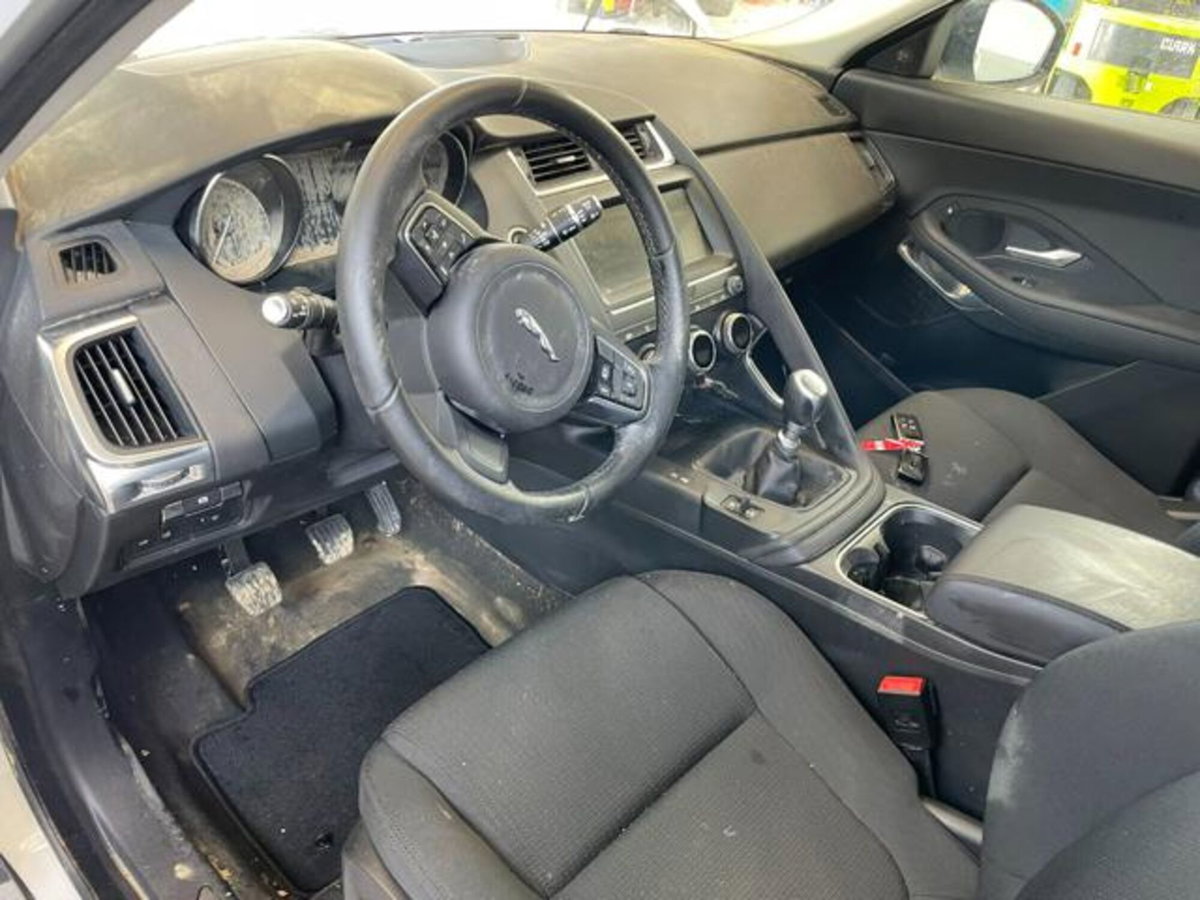 Jaguar E-Pace 2.0D 150 CV AWD (12)
