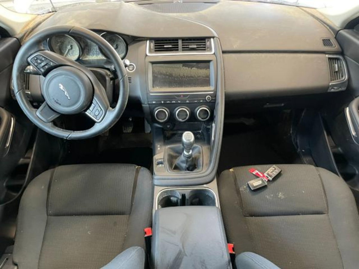 Jaguar E-Pace 2.0D 150 CV AWD (13)