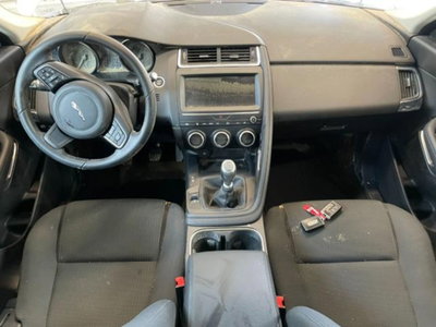Jaguar E-Pace 2.0D 150 CV AWD (13)