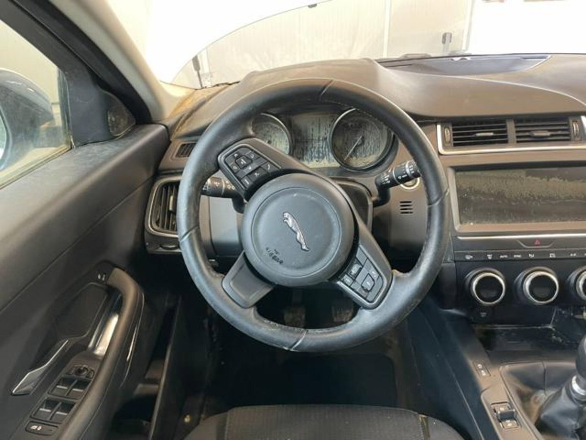 Jaguar E-Pace 2.0D 150 CV AWD (14)