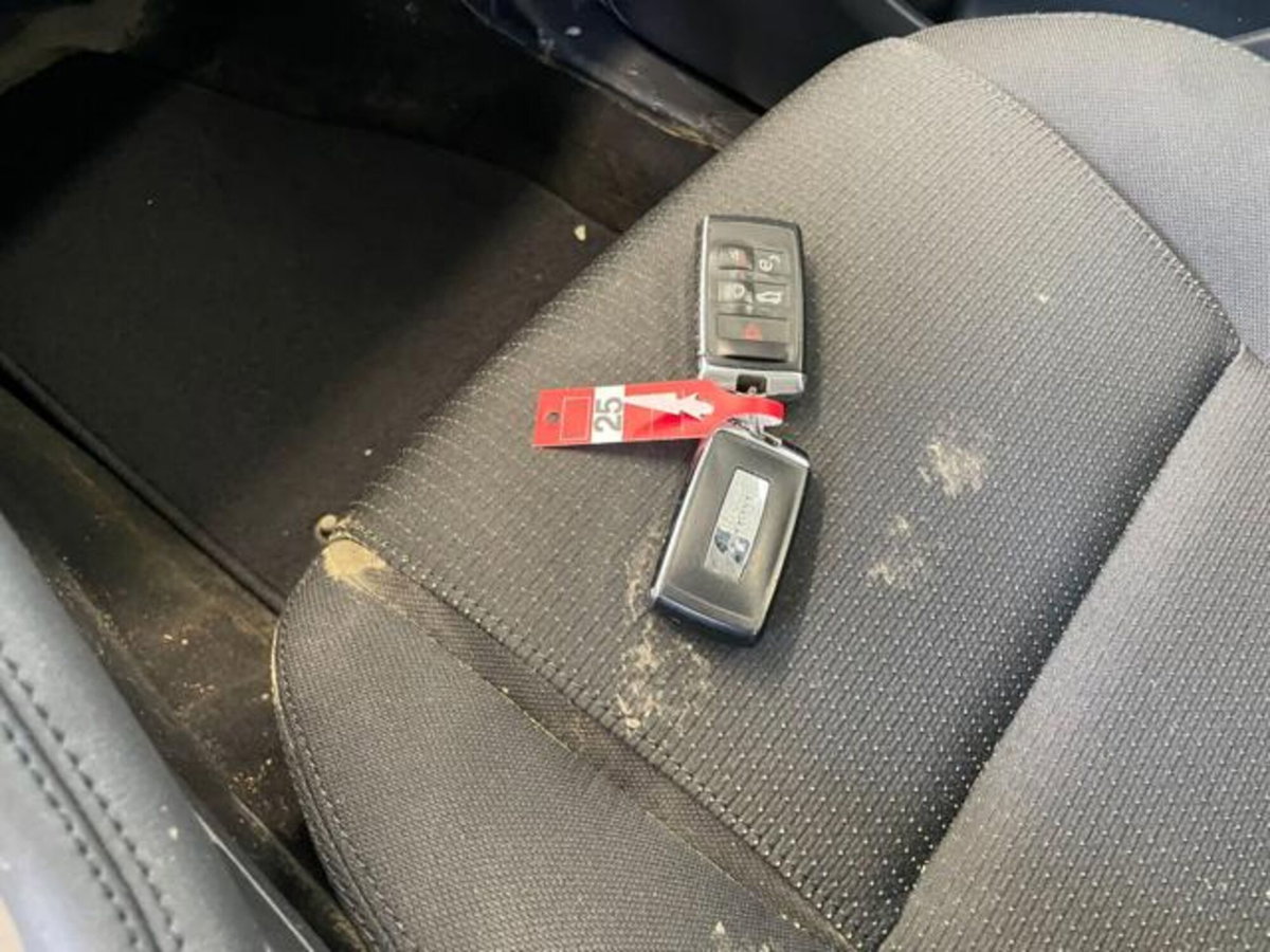 Jaguar E-Pace 2.0D 150 CV AWD (17)