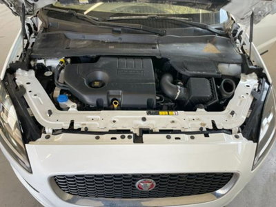 Jaguar E-Pace 2.0D 150 CV AWD (9)