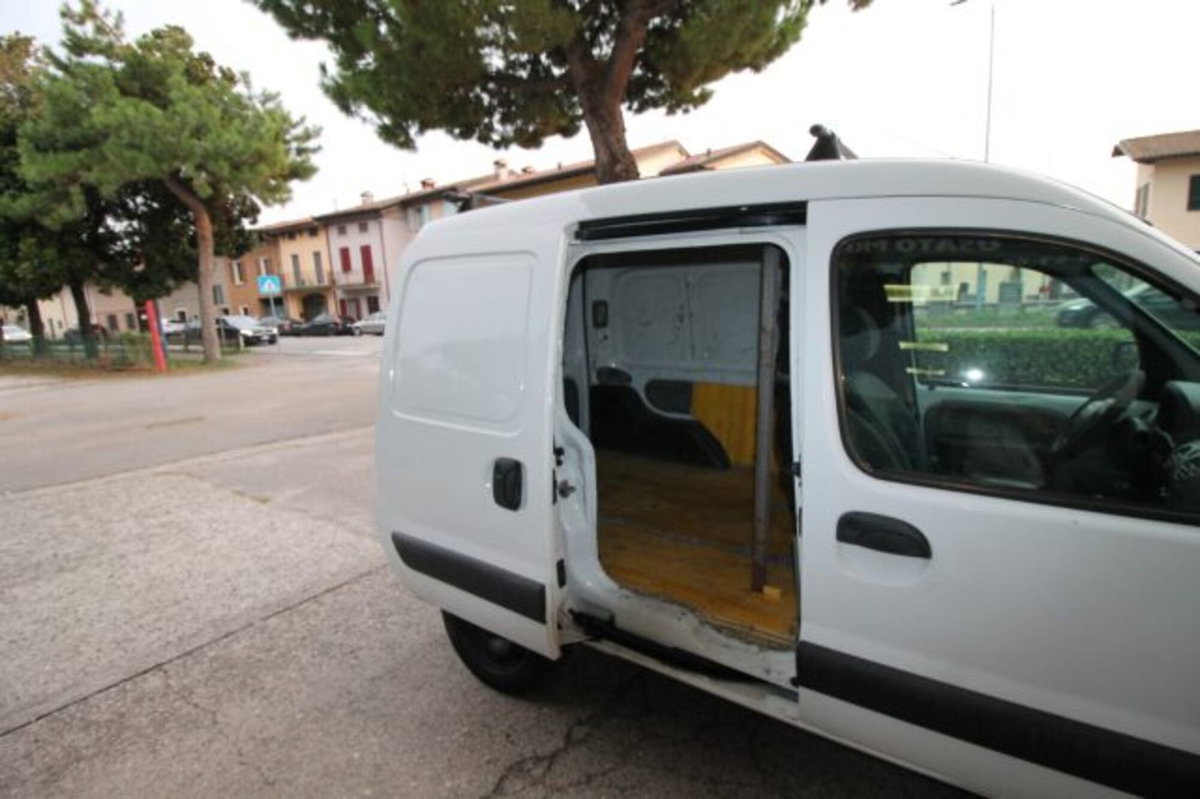 Renault Kangoo 1.5 dCi/60CV 3p. Confort Express (12)