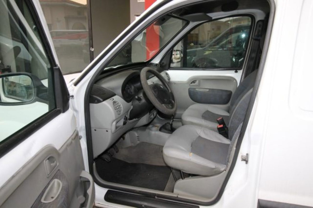 Renault Kangoo 1.5 dCi/60CV 3p. Confort Express (5)
