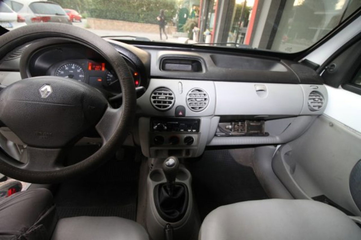 Renault Kangoo 1.5 dCi/60CV 3p. Confort Express (7)