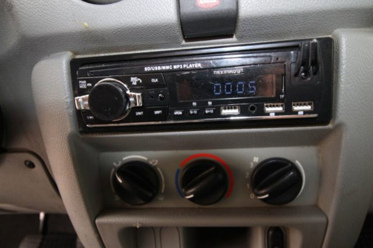 Renault Kangoo 1.5 dCi/60CV 3p. Confort Express (9)
