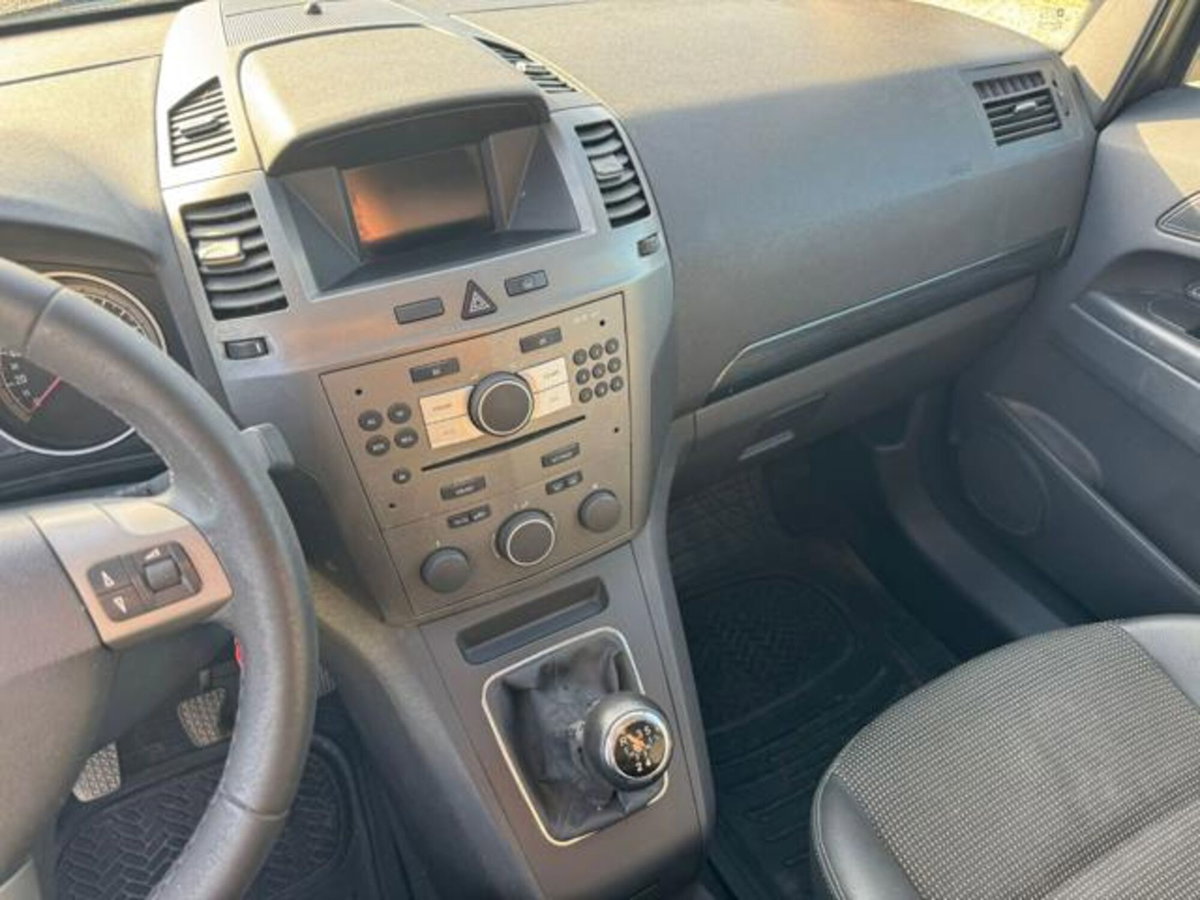 Opel Zafira 1.9 CDTI 120CV Cosmo (11)