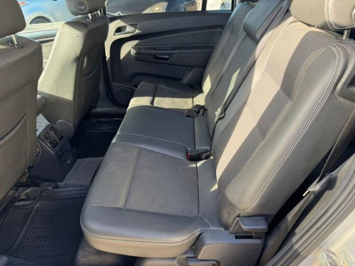 Opel Zafira 1.9 CDTI 120CV Cosmo (14)
