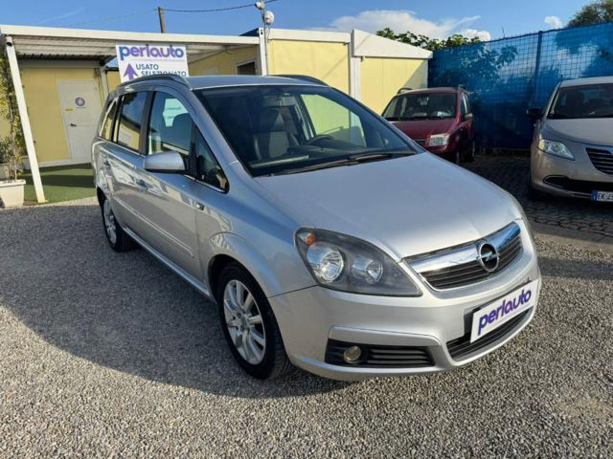 Opel Zafira 1.9 CDTI 120CV Cosmo (2)
