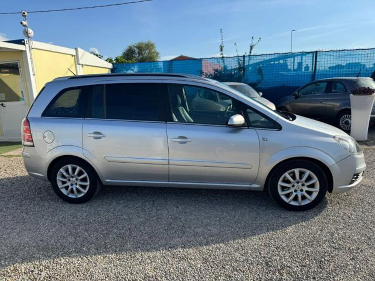 Opel Zafira 1.9 CDTI 120CV Cosmo (4)