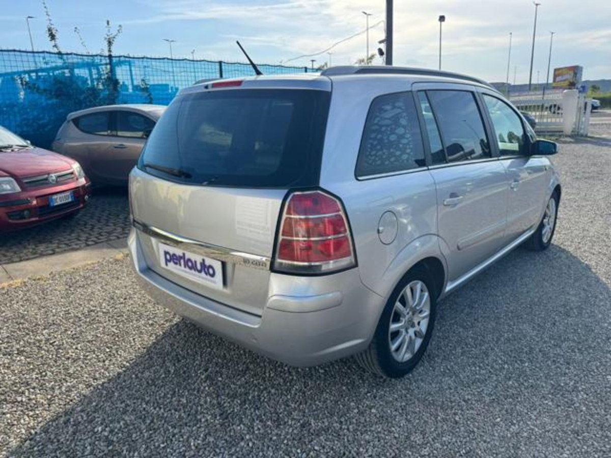 Opel Zafira 1.9 CDTI 120CV Cosmo (5)