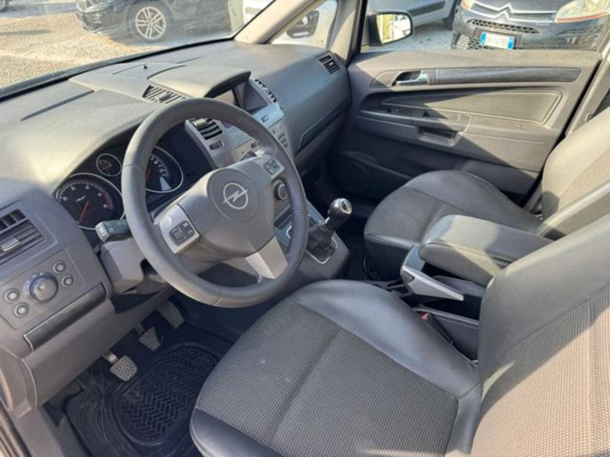 Opel Zafira 1.9 CDTI 120CV Cosmo (9)