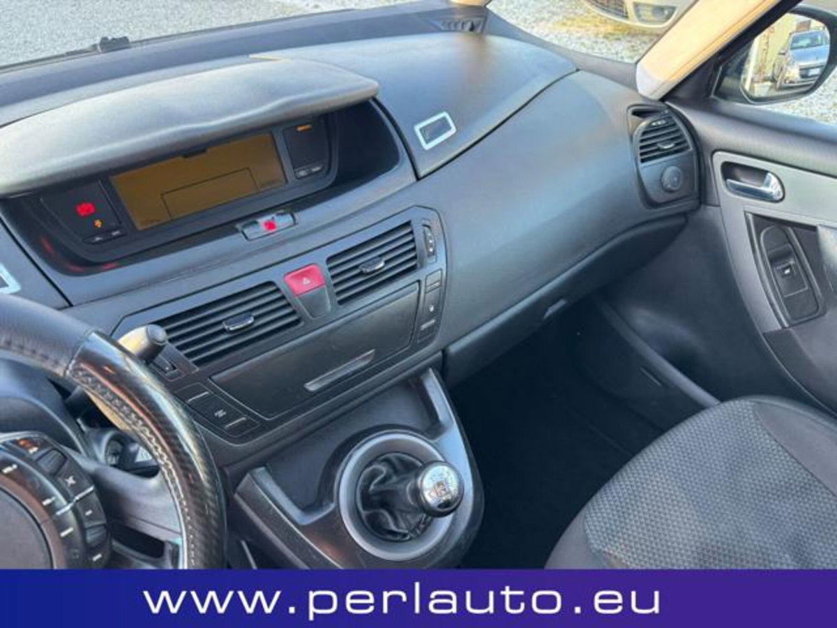 Citroen C4 Picasso 1.6 HDi 110 FAP Elegance (11)