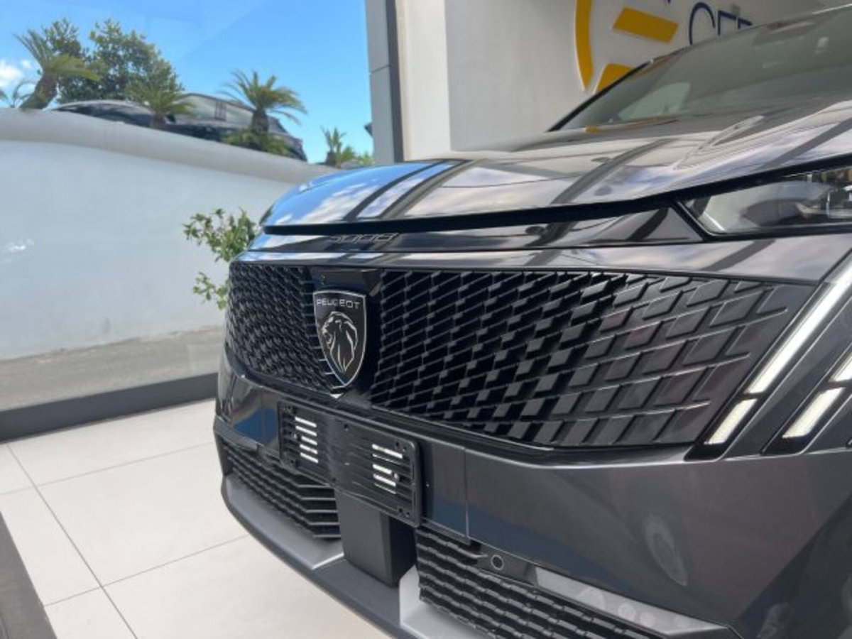 Peugeot 3008 1.2 hybrid GT Exclusive 145cv e-dcs6 (19)