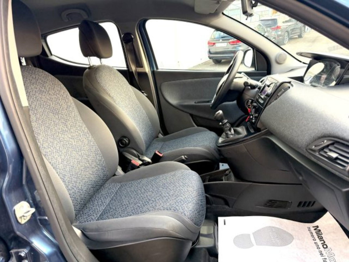 Lancia Ypsilon 1.0 FireFly 5 porte S&S Hybrid Silver Plus (11)