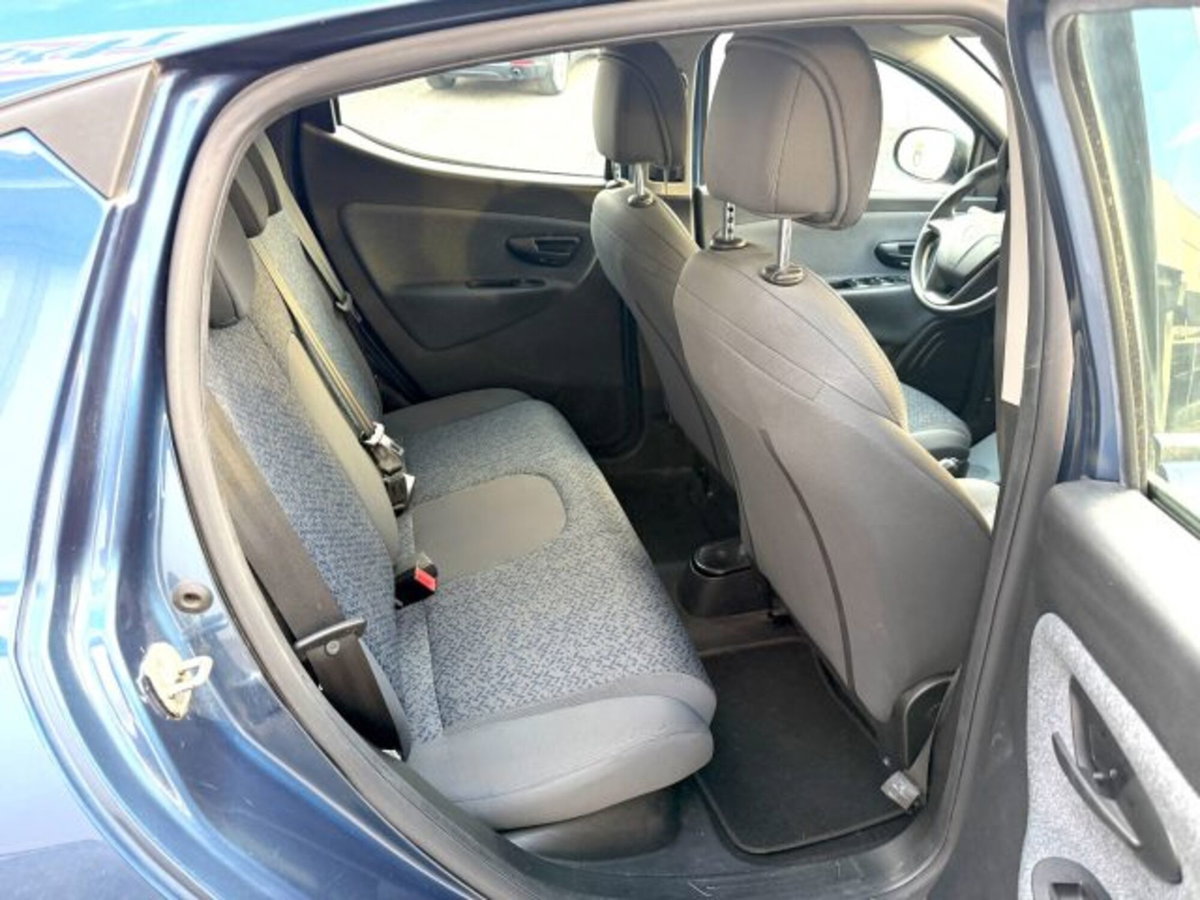Lancia Ypsilon 1.0 FireFly 5 porte S&S Hybrid Silver Plus (13)