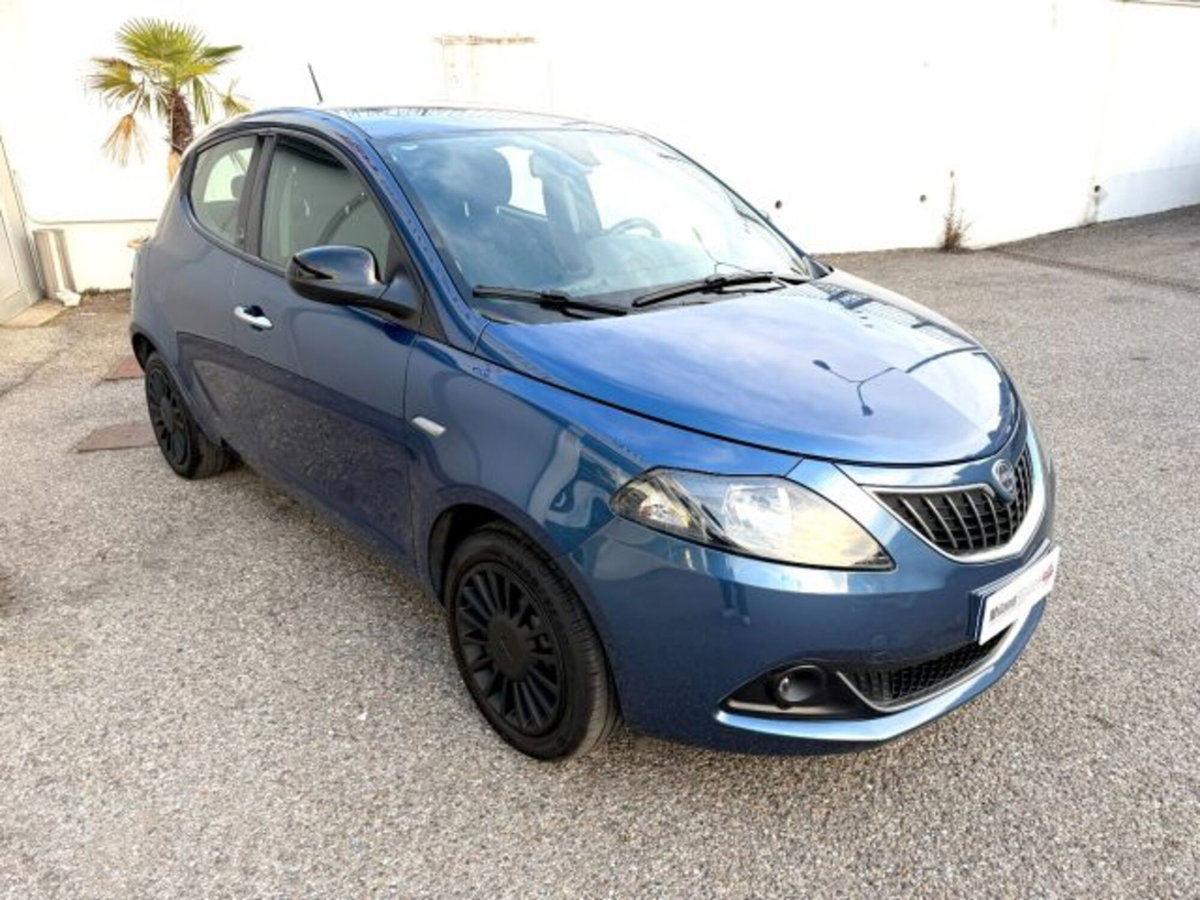 Lancia Ypsilon 1.0 FireFly 5 porte S&S Hybrid Silver Plus (2)