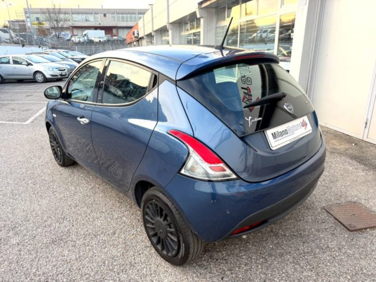 Lancia Ypsilon 1.0 FireFly 5 porte S&S Hybrid Silver Plus (4)