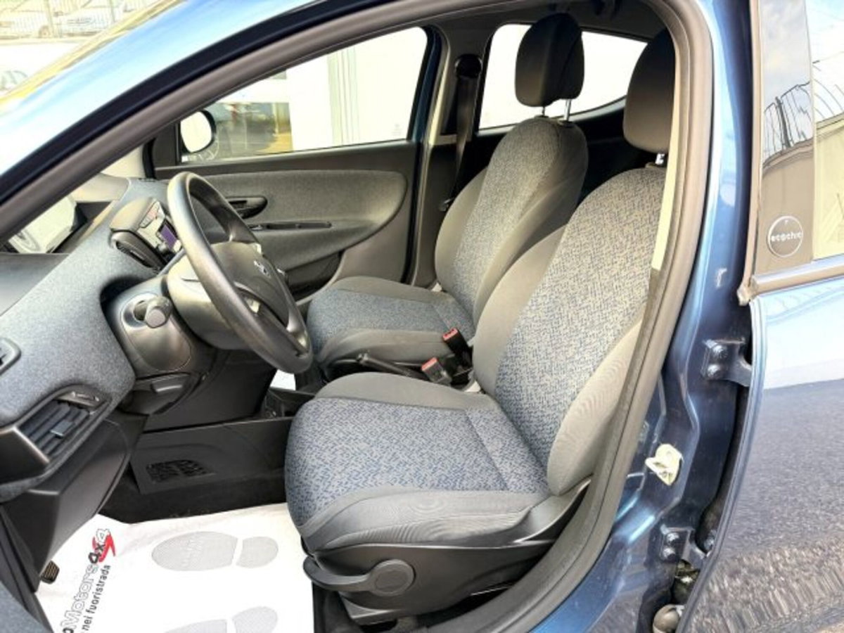 Lancia Ypsilon 1.0 FireFly 5 porte S&S Hybrid Silver Plus (8)